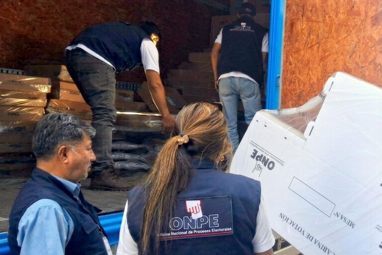 ODPE Ilo recepciona material electoral para elecciones del 12 de abril