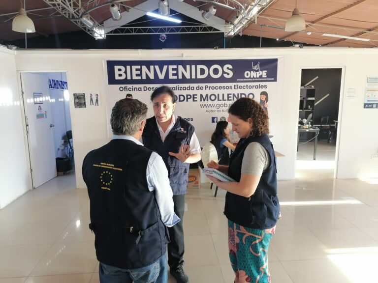 Observadores de la Unión Europea verifican acciones electorales de la ODPE Mollendo