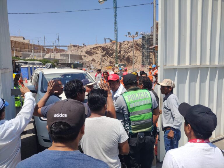 Trabajadores paralizan obra del Castillo Forga por falta de pago