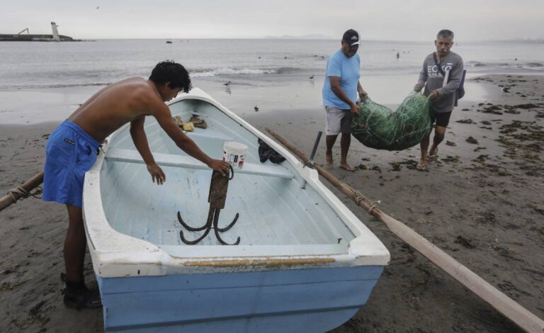 Dirección Zonal Islay de Produce informa a pescadores sobre El Niño