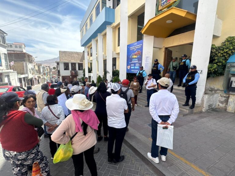 Vecinos protestan por alza de pasajes en Moquegua