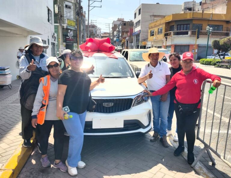 Comerciantes donan vehículo para sorteo por el Día de la Madre en Mollendo