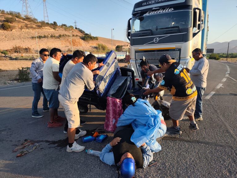 Motocar fue impactada por tráiler y conductor resulta herido 