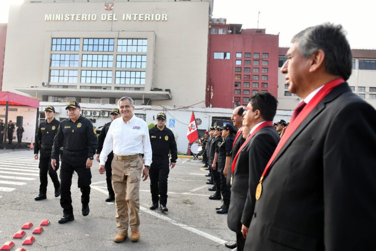 Subprefectos de Islay participaron en aniversario de la DGIN en Lima