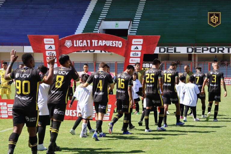 Trinquetes Políticos: El espectáculo del fútbol