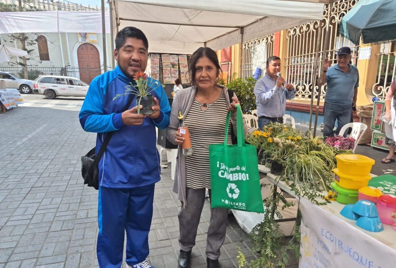Eco Trueque: vecinos intercambian productos reciclados por plantas 1 Eco trueque Mollendo 15052026 2 e1778889492133 La Prensa Regional