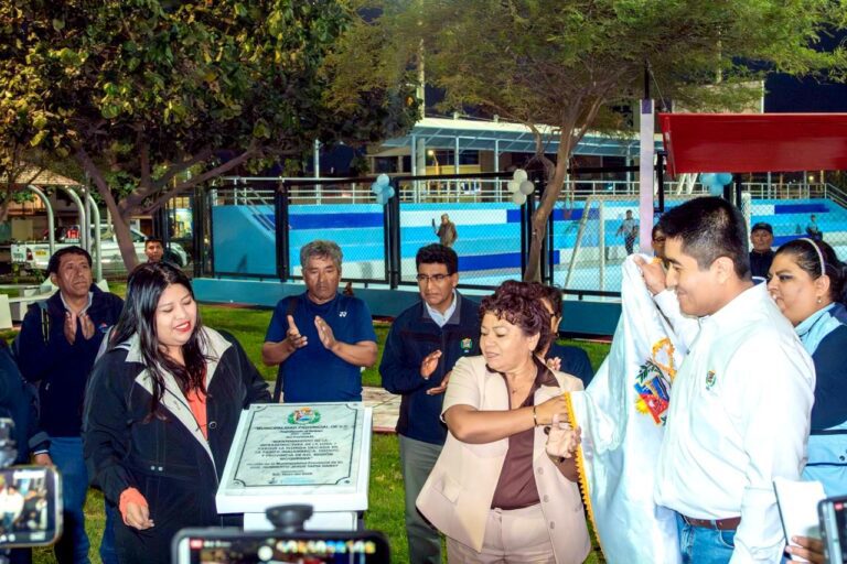 Entregan renovado parque y losa deportiva en La Florida