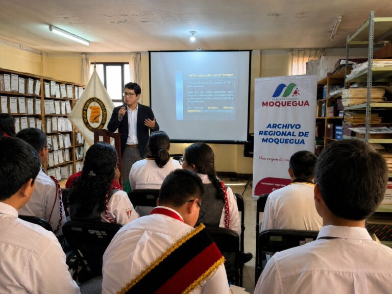 Escolares fortalecen identidad histórica en Archivo Regional