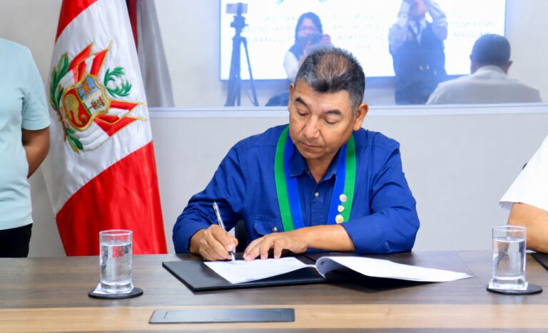 Alcalde de Deán Valdivia pide mesa técnica urgente por contaminación del río Tambo