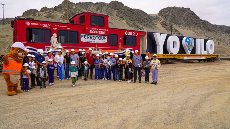 FerroTours recorrió Ilo sobre rieles por aniversario de la provincia
