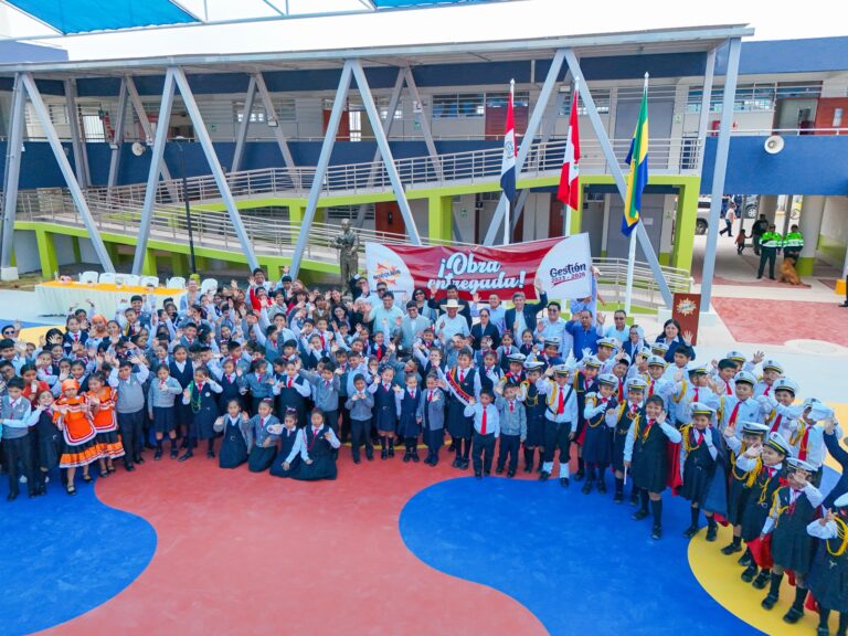 Gobierno Regional de Arequipa entrega moderna infraestructura educativa en Punta de Bombón