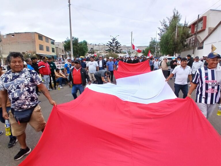 Pescadores artesanales de Ilo realizan marcha de protesta contra proyecto rompeolas y planta desaladora