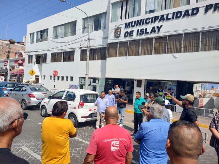Mollendo: colectiveros entregan memorial a la MPI y exigen atención a sus pedidos