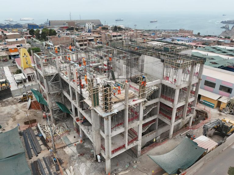 Obra del Centro de Salud Matarani avanza en la edificación de su último nivel