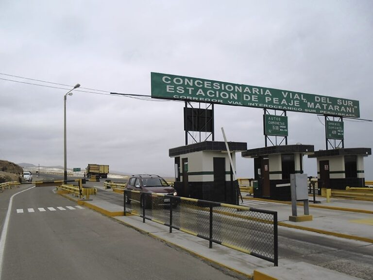 Cuestionan servicios en peajes de Islay
