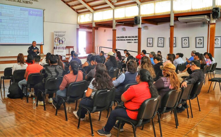 Realizan primera capacitación a dueños de bares y licorerías en Moquegua