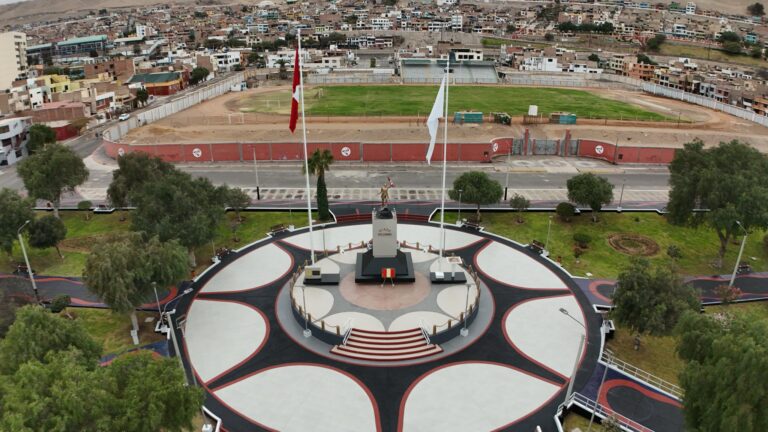 Renovada Plaza Francisco Bolognesi fue entregada en ceremonia oficial