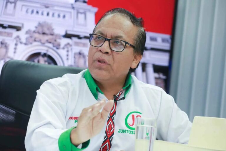 Fiscalía pide cárcel e inhabilitación para Roberto Sánchez