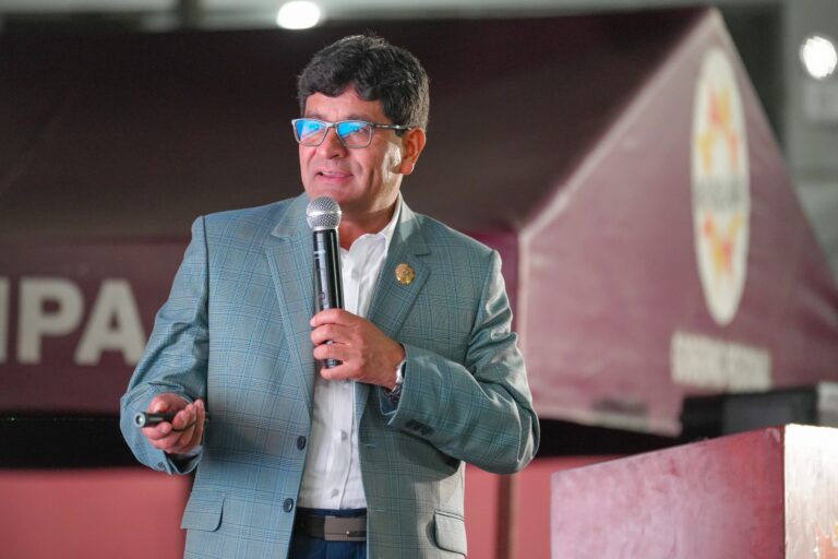 Gobernador advierte falta de presupuesto para colegio El Buen Pastor de Matarani