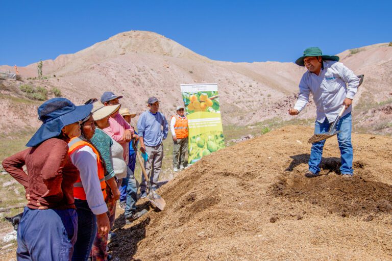 Southern Perú fortalece las capacidades de agricultores en Torata