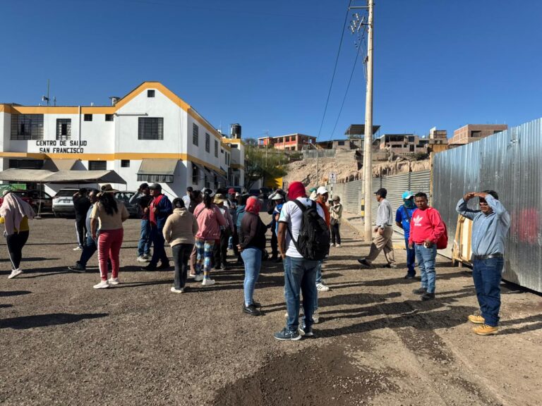 Trabajadores despedidos de obra del colegio Manuel C. de la Torre serán reincorporados