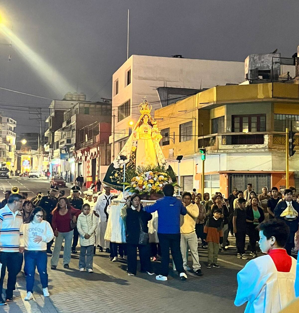 Virgen de Chapi recorrió las principales calles de Mollendo en procesión 2 Virgen de Chapi Mollendo 01052026 3 e1777766004901 La Prensa Regional