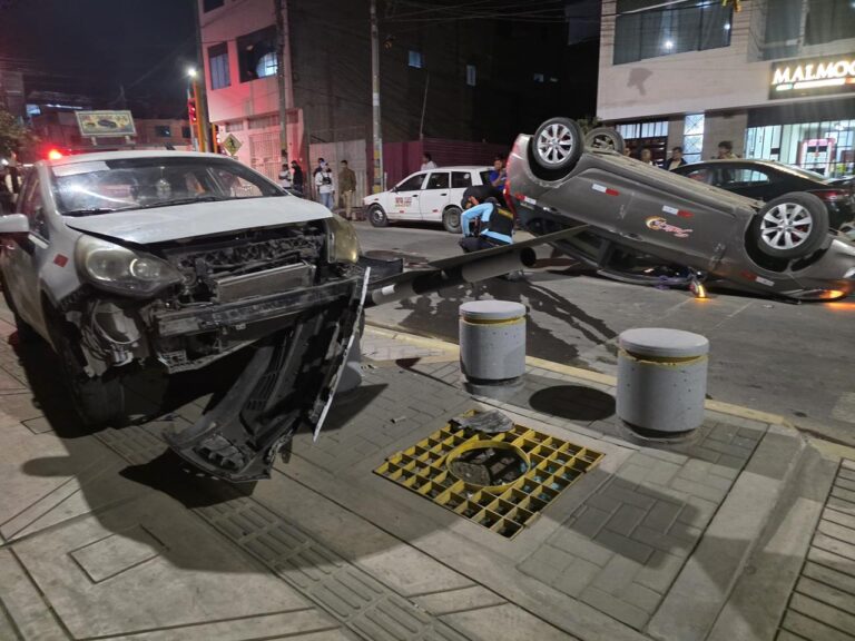 Vehículo terminó volcado tras accidente registrado cerca de EsSalud