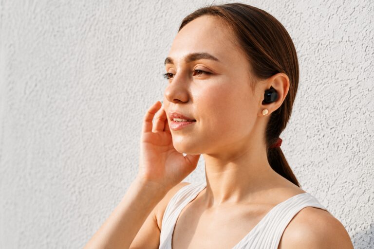 Cinco aspectos que conviene revisar antes de comprar unos auriculares inalámbricos