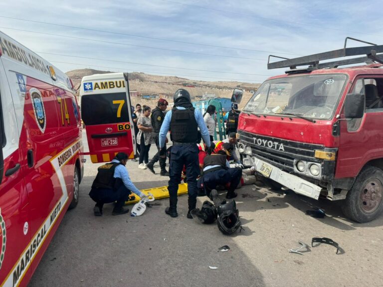 Dos personas heridas dejan choque entre camión y motocicleta en el cruce Toquepala