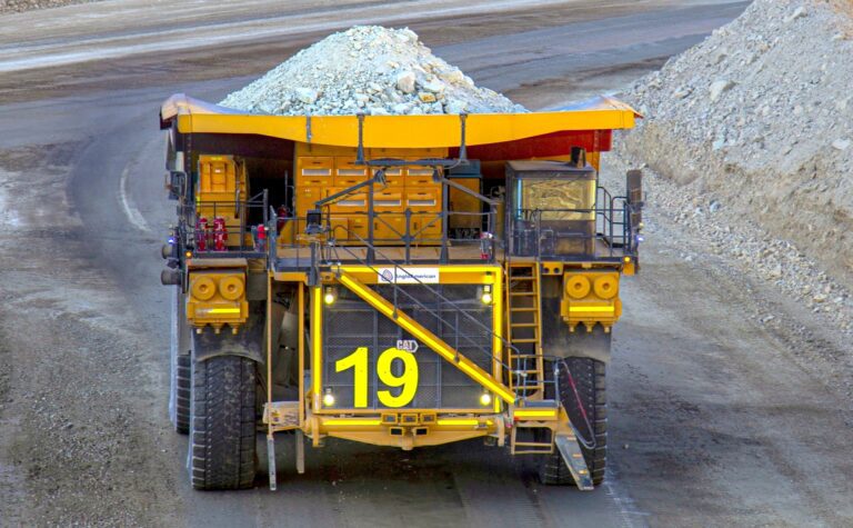 Caterpillar reconoce a Quellaveco por acarrear 500 millones de toneladas de forma autónoma