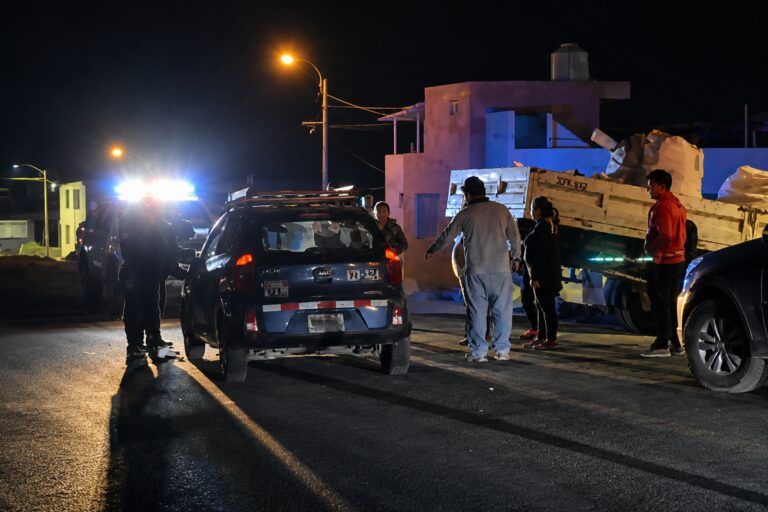 Choque por alcance entre taxi y camión deja daños materiales en Mollendo