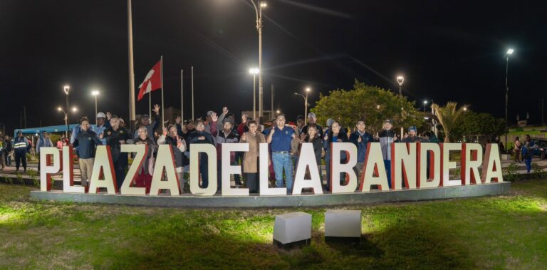Entregan renovada Plaza de la Bandera en la Pampa Inalámbrica 