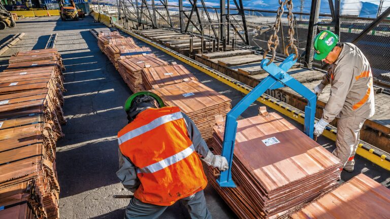 Precio del cobre sube 51% y eleva utilidades mineras
