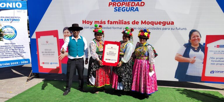 Familias de San Antonio hacen realidad el sueño de obtener su título de propiedad