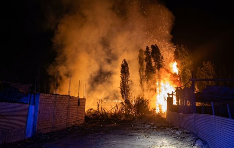 Incendio forestal detrás del Poder Judicial moviliza a tres compañías de bomberos
