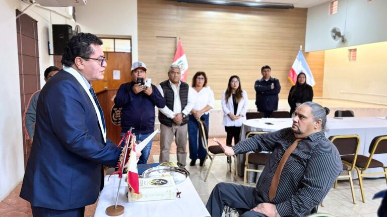 Jaime Linares juramentó como nuevo regidor de la Municipalidad Distrital de Pacocha