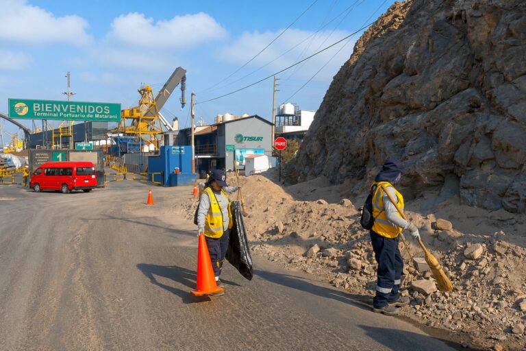 Realizan limpieza en accesos al Muelle El Faro y Muelle Privado de Matarani