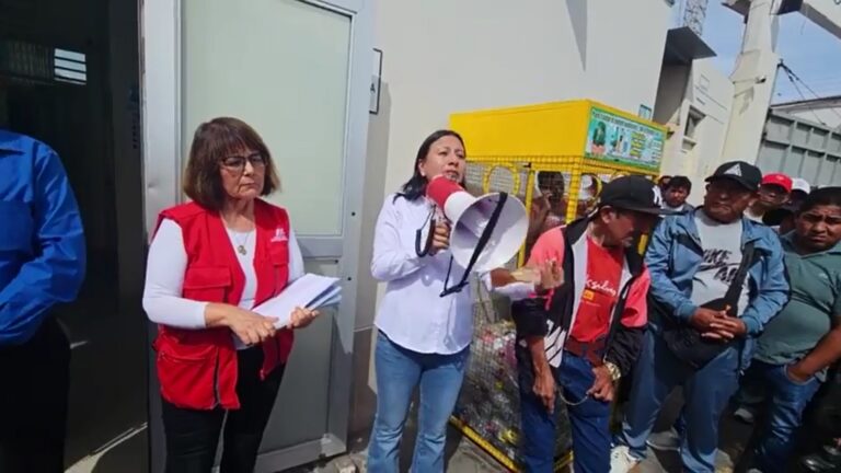 Más de 100 embarcaciones con pota permanecen sin descargar en Ilo por falta de agua en el DPA