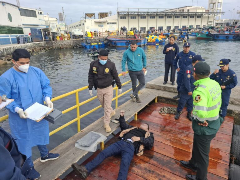 Pescadores encuentran cuerpo de ileño flotando cerca al desembarcadero