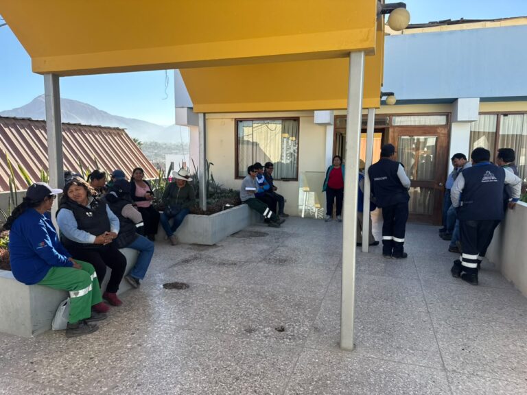 Realizan plantón en la Municipalidad de Mariscal Nieto por deudas y beneficios pendientes