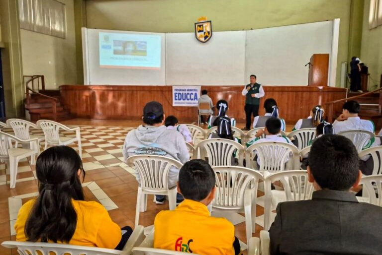 Promotores escolares, juveniles y comunitarios reciben charla ambiental