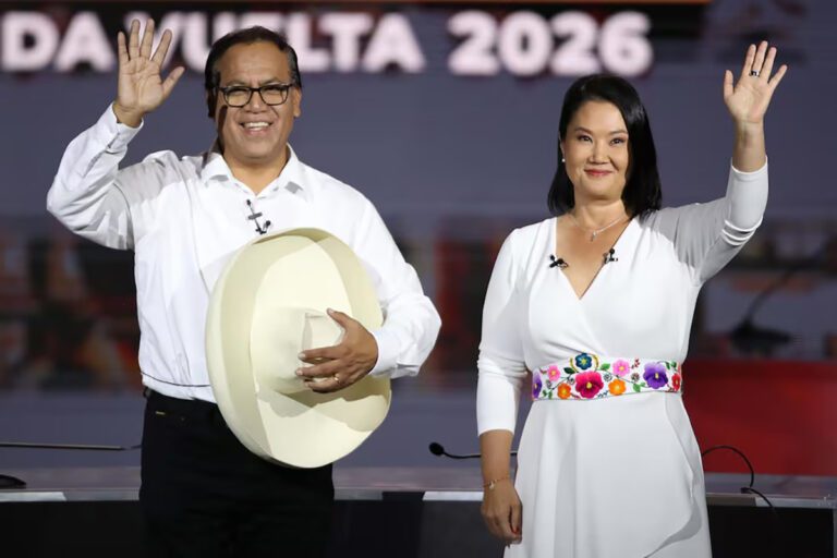 Sánchez amplía ventaja sobre Fujimori, pero resultado sigue pendiente