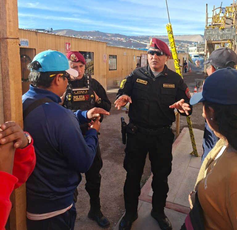 Trabajadores de Construcción Civil protestan por despido de obreros en obra de Zoonosis de Chen Chen