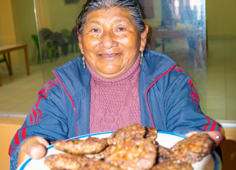 Adultas mayores de La Curva convierten la cocina en un espacio para aprender