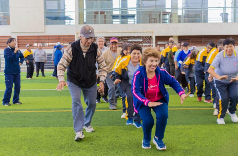 Adultos mayores de Mejía realizan actividades físicas y recreativas 