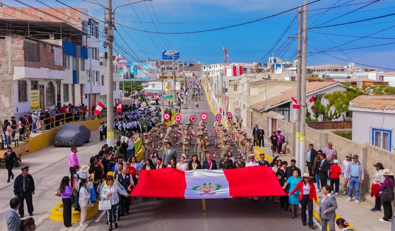 Banda escolar de Arequipa participó en actos patrios de Mejía