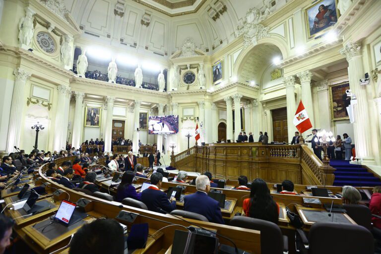 Congreso bicameral inicia funciones con la juramentación de senadores y diputados