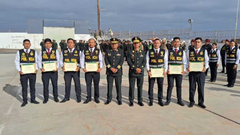PNP reconoce a siete agentes de la Divincri Ilo en ceremonia Lunes Patriótico