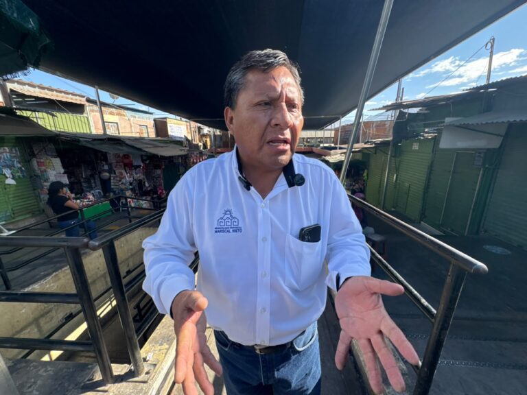 Colocan malla raschel al ingreso del Mercado Central de Moquegua