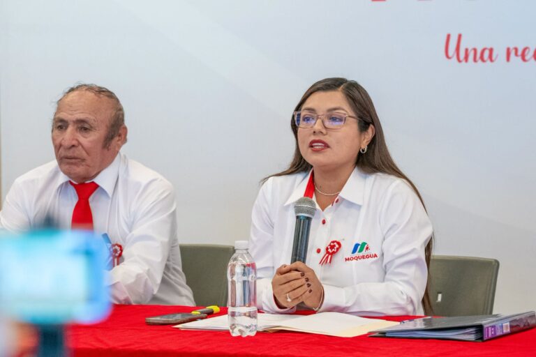 Gobernadora anuncia acciones legales tras bloqueo de bocatoma